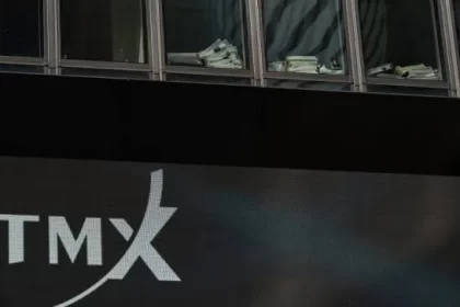 "Canadian Energy Sector Drives S&P/TSX Composite Index Up 0.57% Amid Rising Crude Prices; Canadian Natural Resources (CNQ) and Suncor Energy (SU) See Notable Gains"
